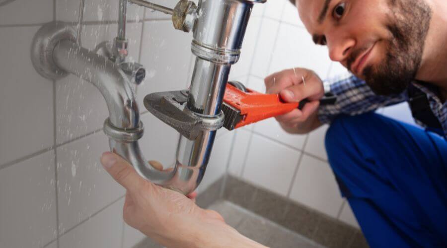 Leaking toilet repair in Mina, NV